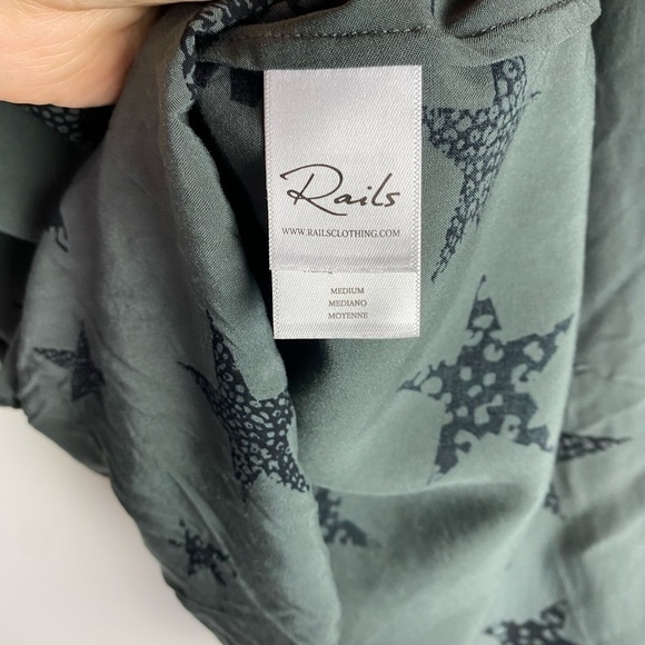 Rails HILLARY CHARCOAL CHEETAH STARS print Top Blouse M - Picture 8 of 9